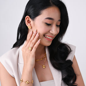 STATEMENT GOLD NECKLACE