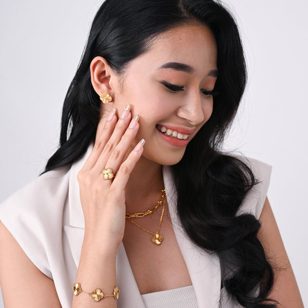 STATEMENT GOLD NECKLACE