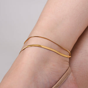 FLATTERING ANKLET