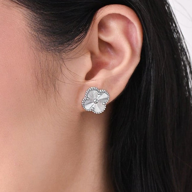 CLOVER WHITE GOLD STUD